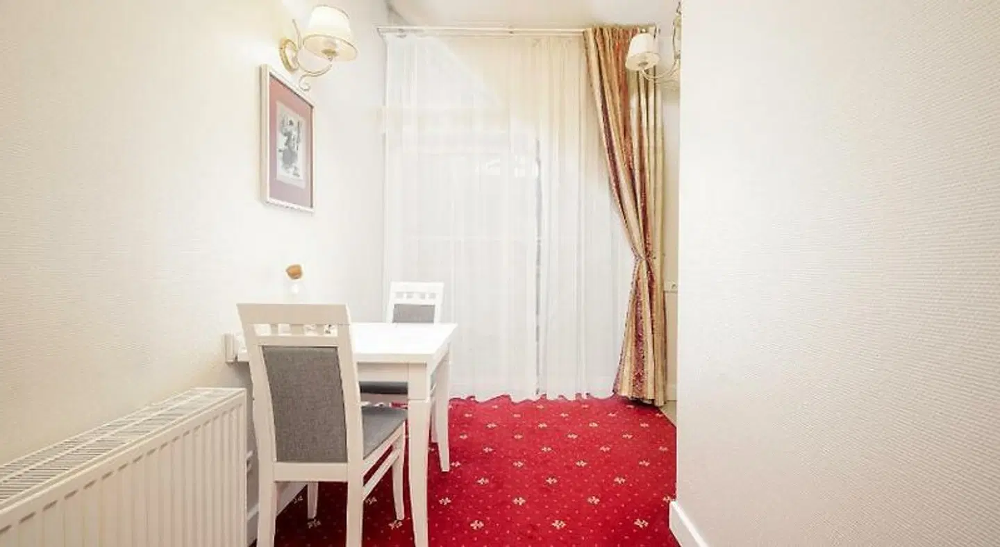 Art Hotel ROOM_EXAMPLE