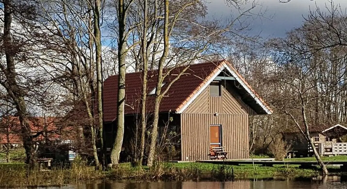 Pakaln's vingis EXTERIOR