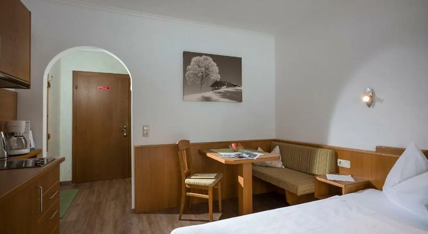 Resi & Obermoser ROOM_EXAMPLE
