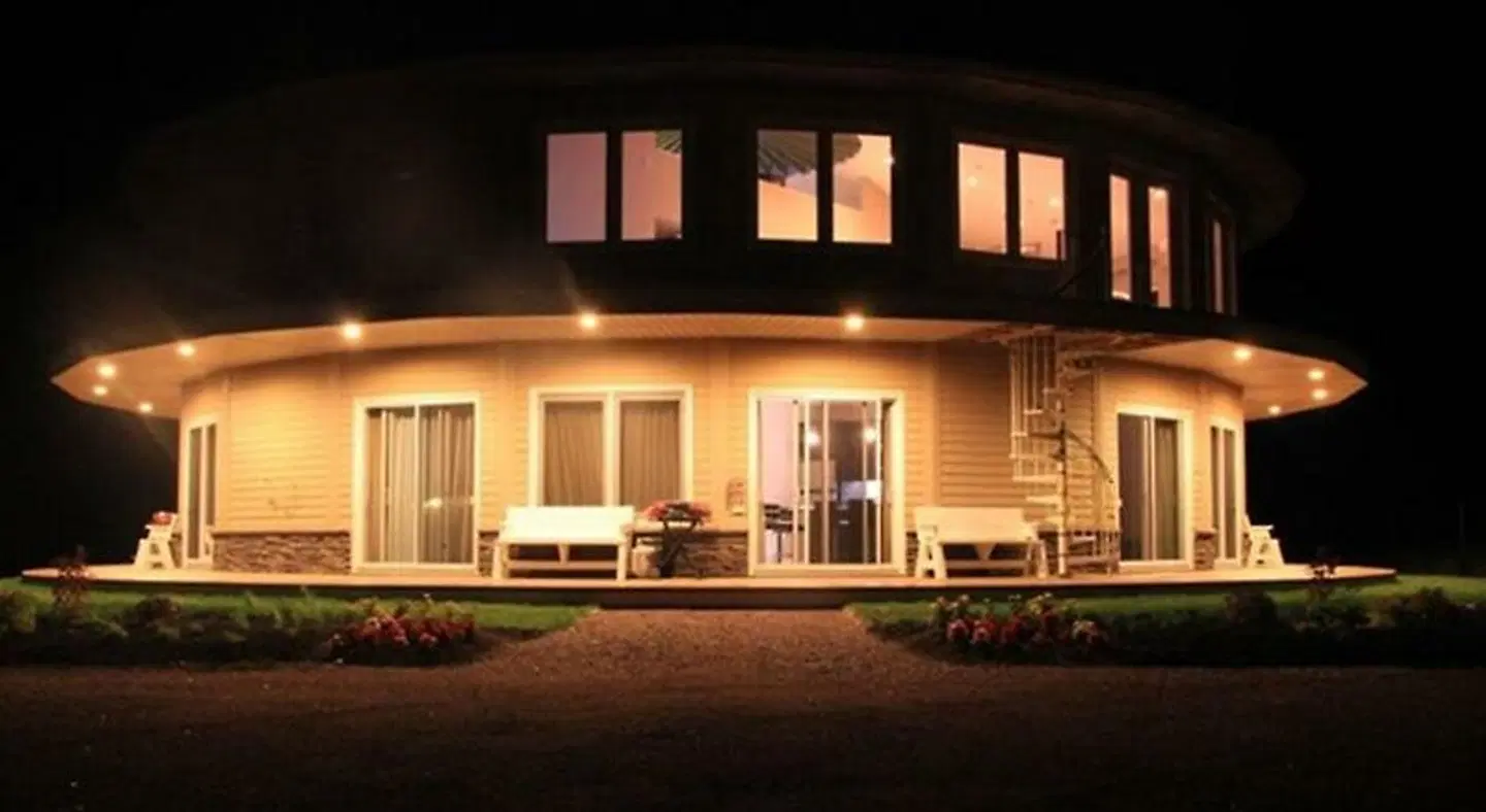 Around the Sea Rotating House, Suites & Tours EXTERIOR