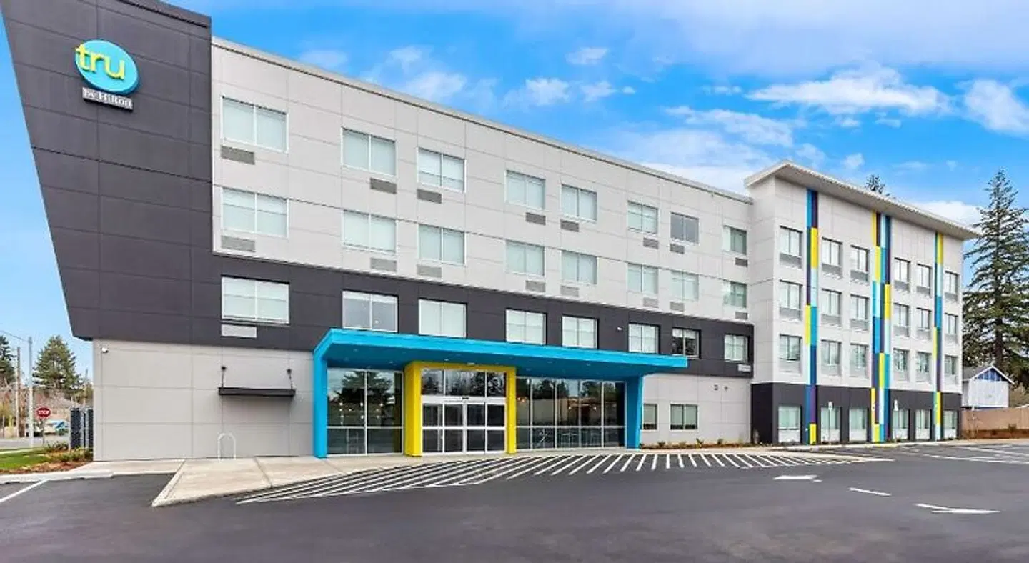 Tru By Hilton Aloha Beaverton EXTERIOR