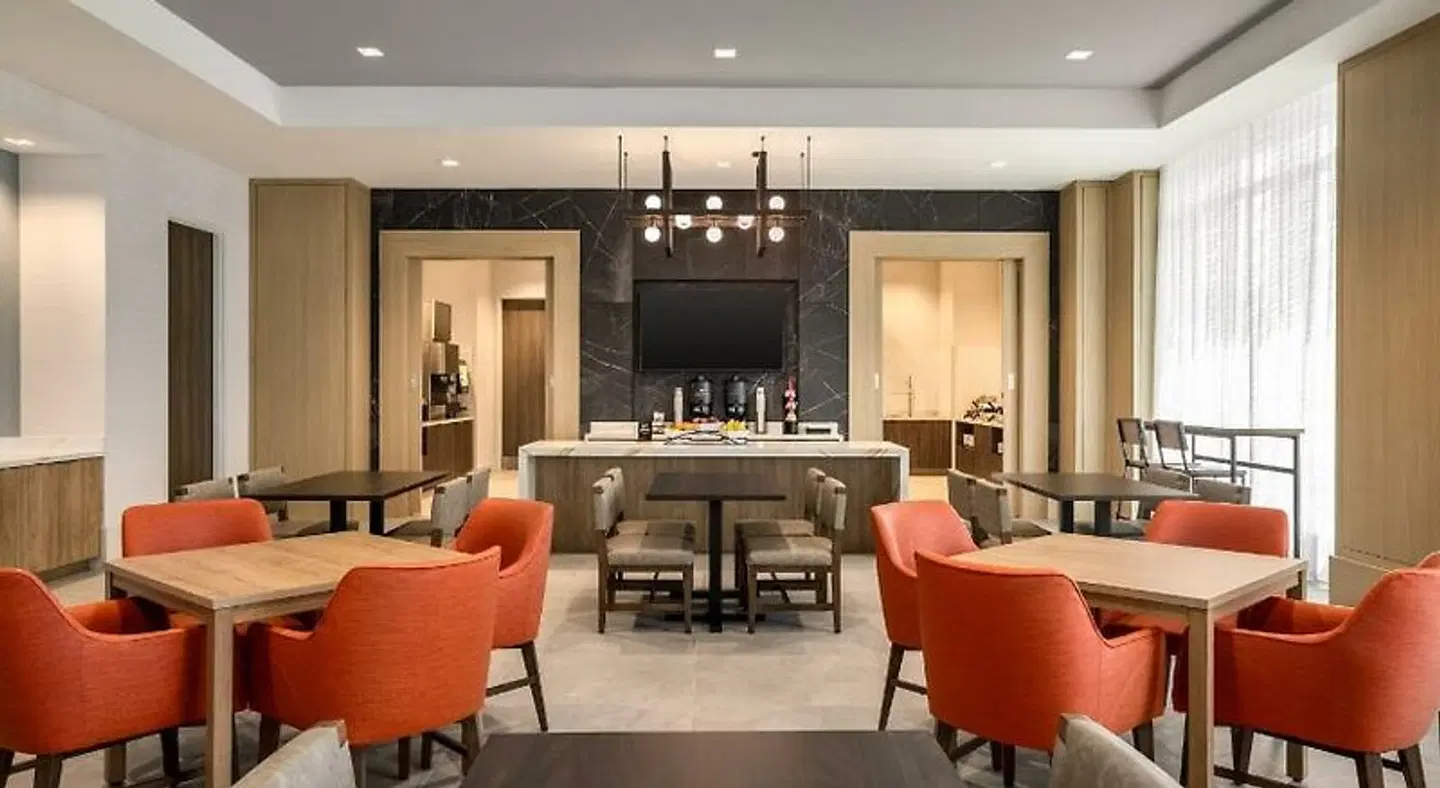 Holiday Inn Express Houston Downtown by IHG Bar