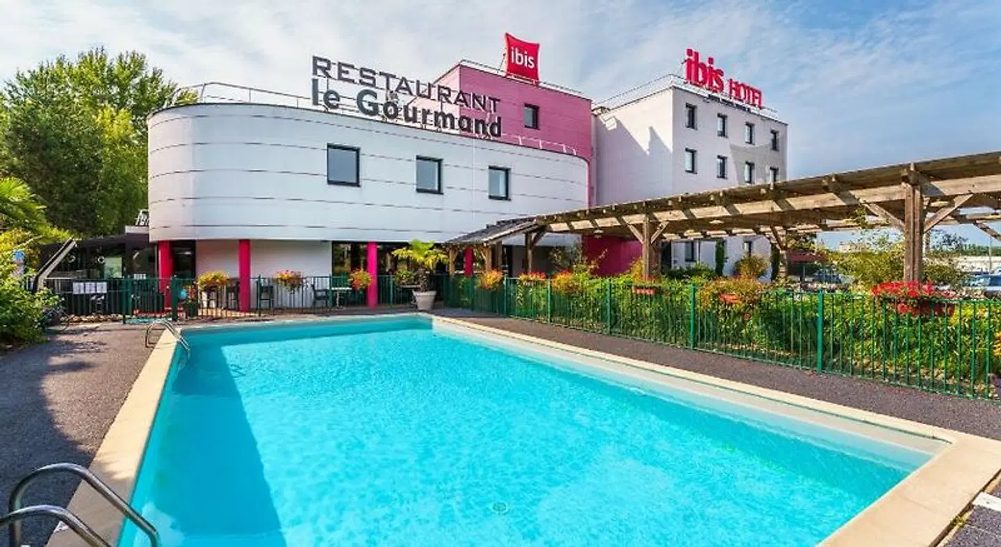 ibis Chalon Sur Saone Europe OUTDOOR_POOL