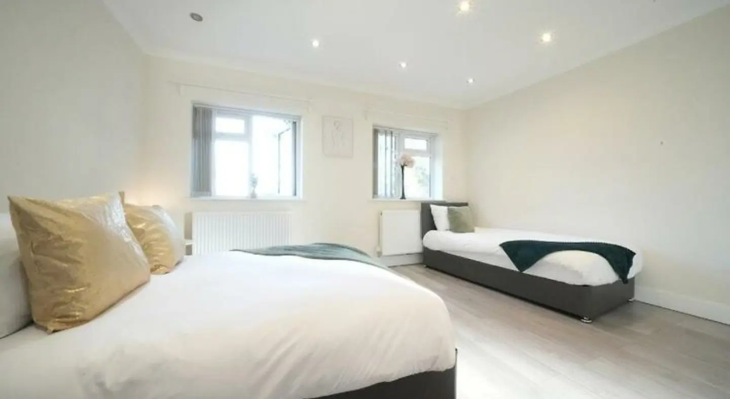 The Close Airport ROOM_EXAMPLE