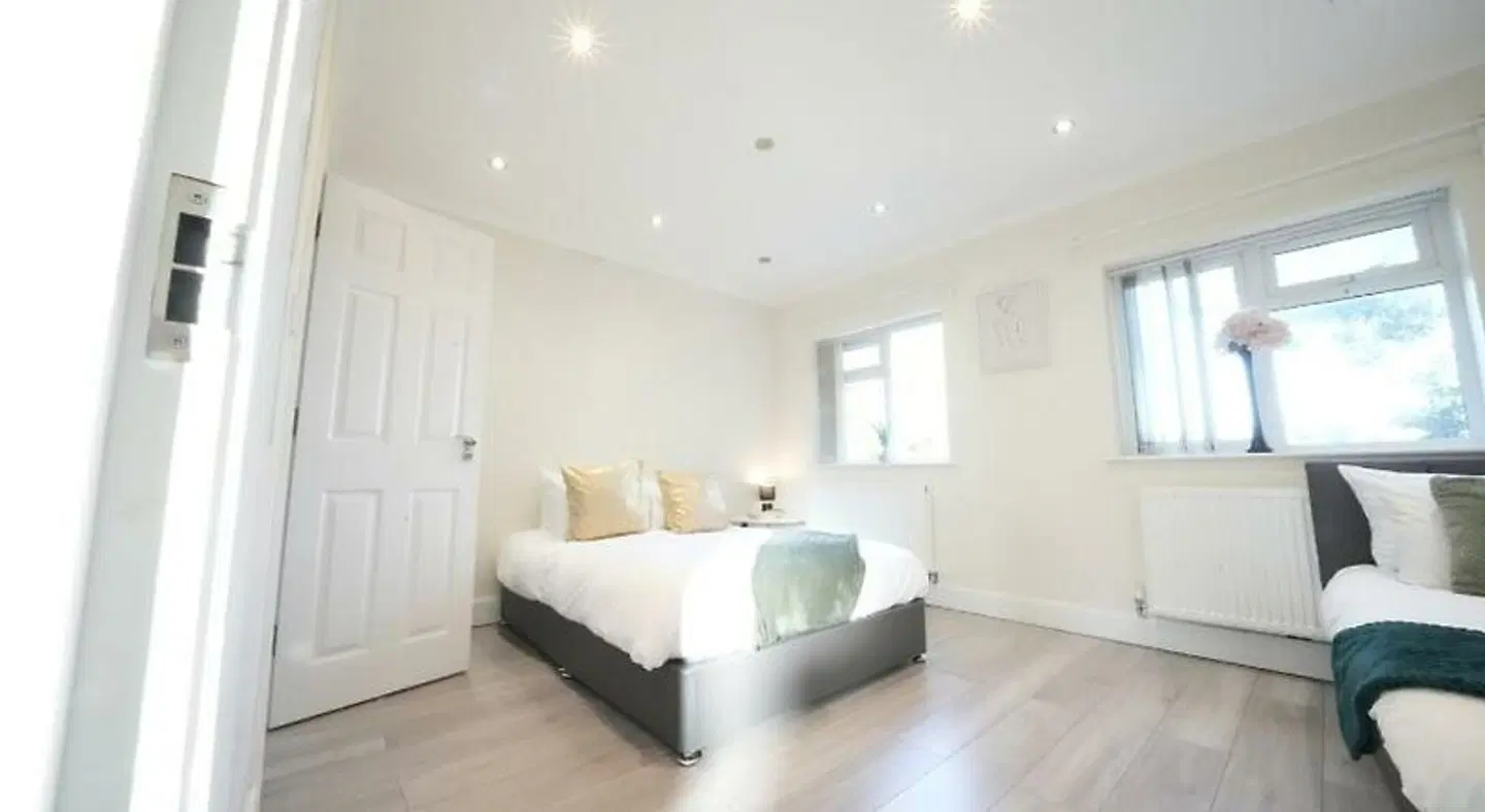 The Close Airport ROOM_EXAMPLE