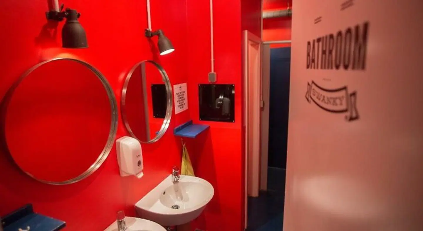 Swanky Mint Hostel Badezimmer