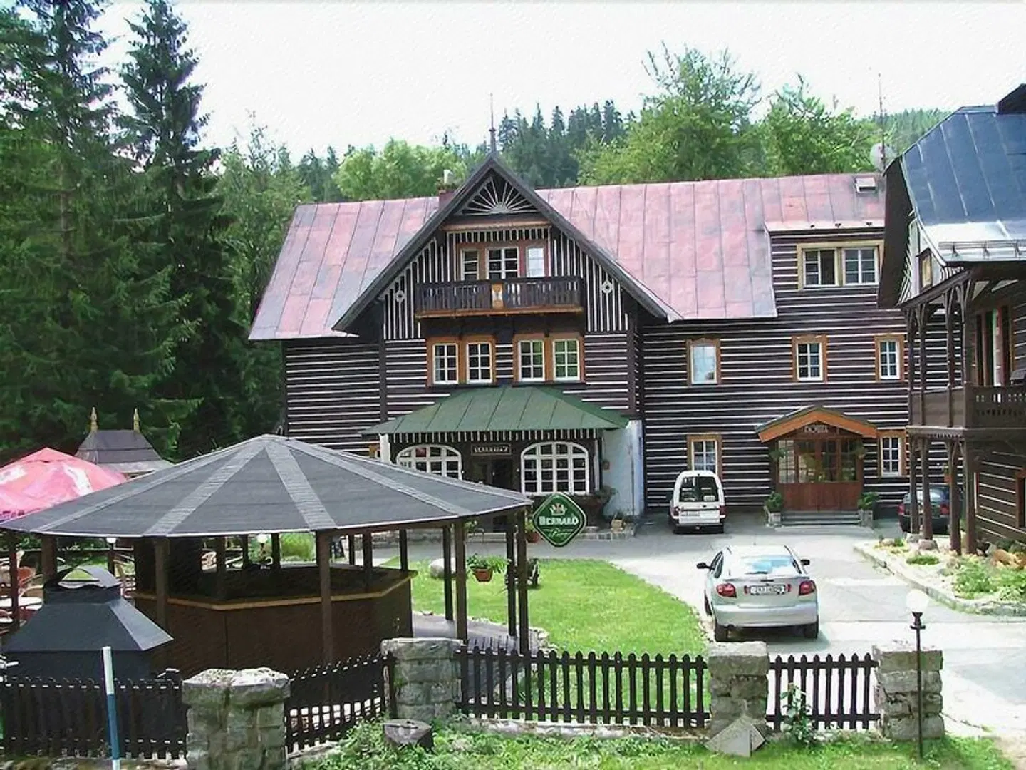 Tri Ruze EXTERIOR