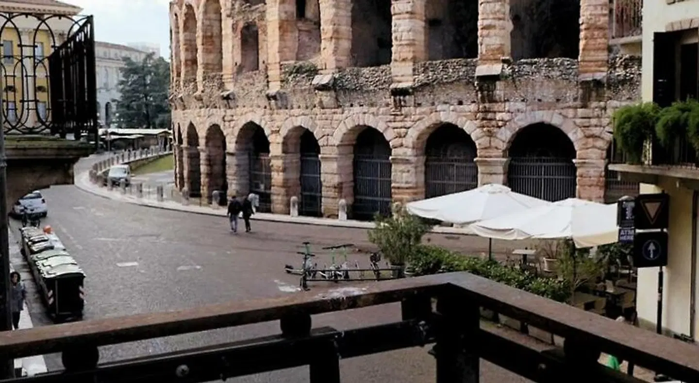 Truly Verona EXTERIOR