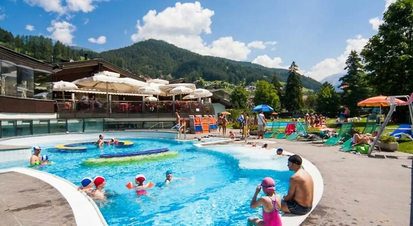 Garni Toni OUTDOOR_POOL