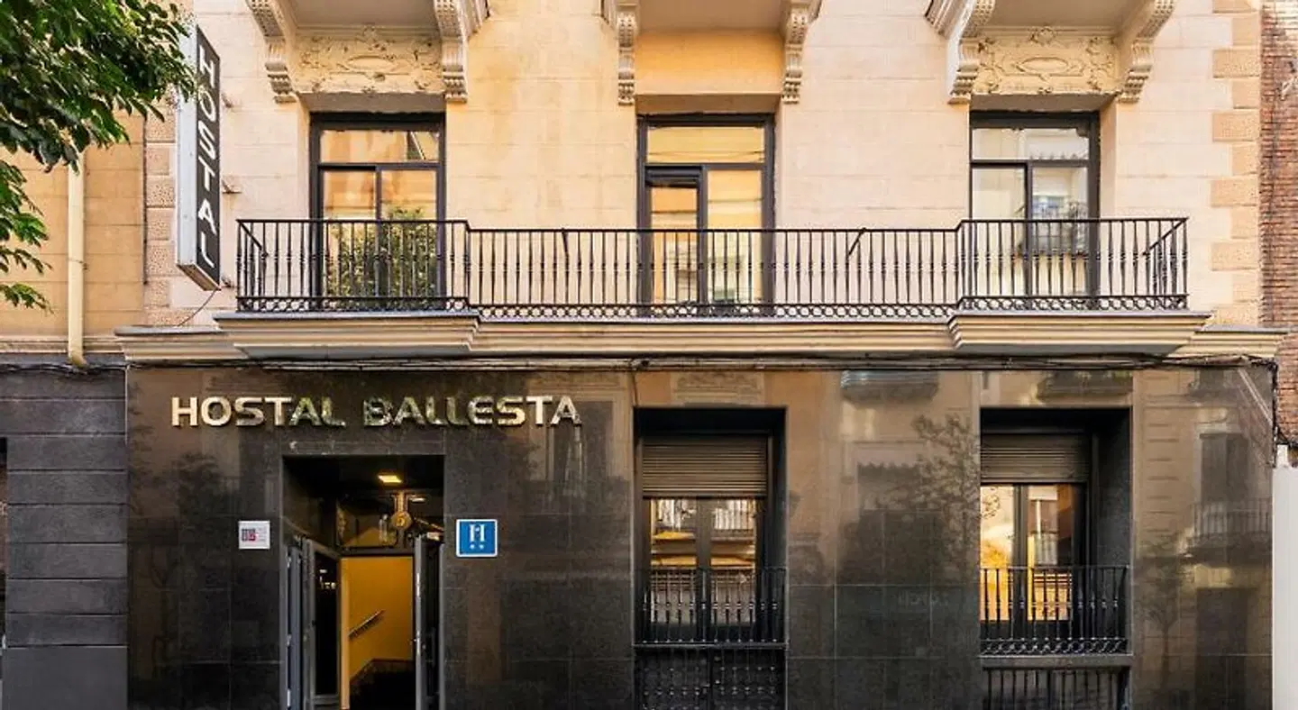 Hostal Ballesta EXTERIOR