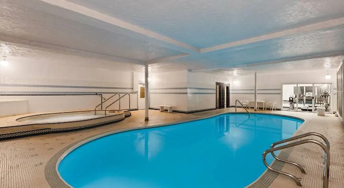 Royal Scot Hotel & Suites Hallenbad
