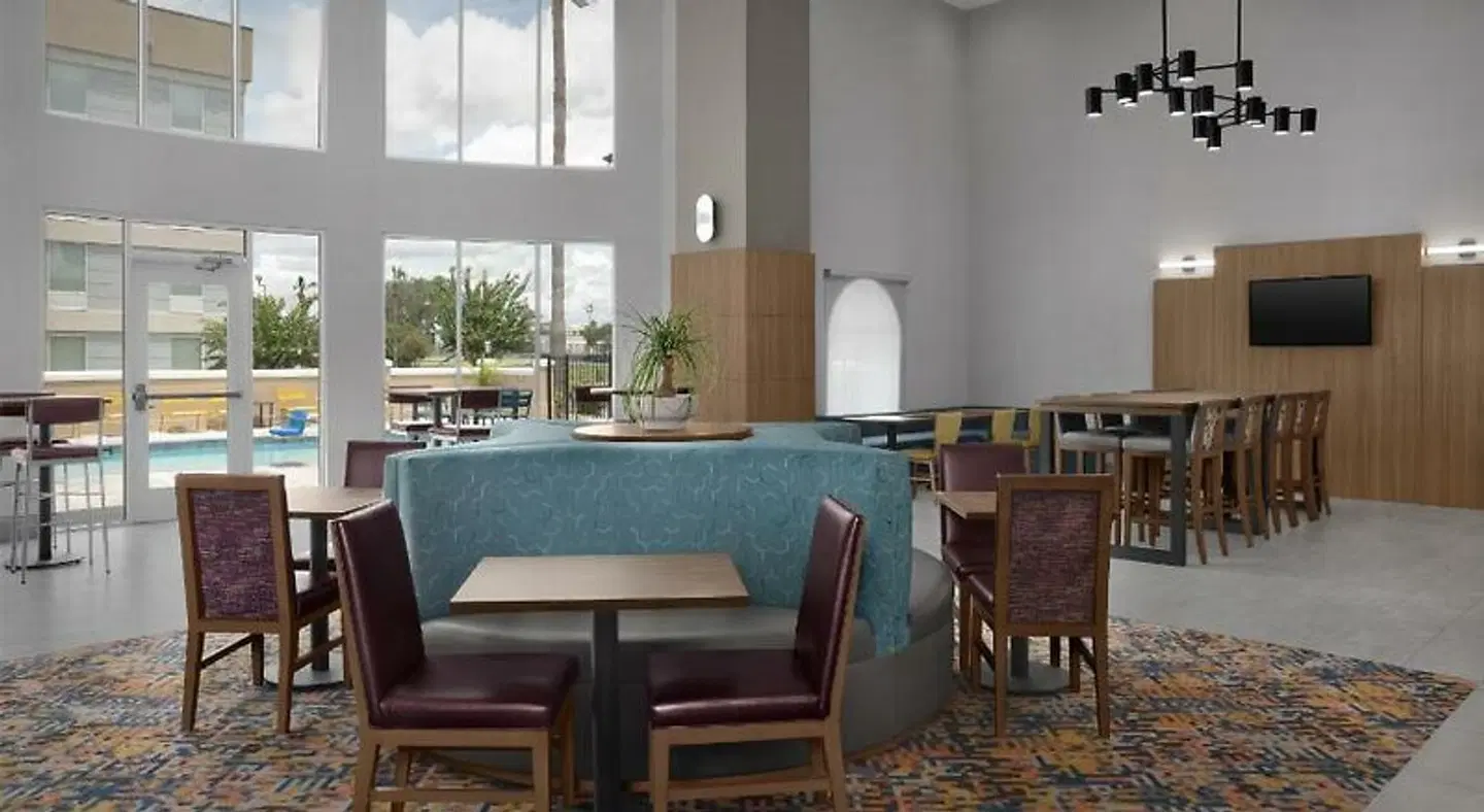 Hampton Inn & Suites Lake City ROOM_EXAMPLE