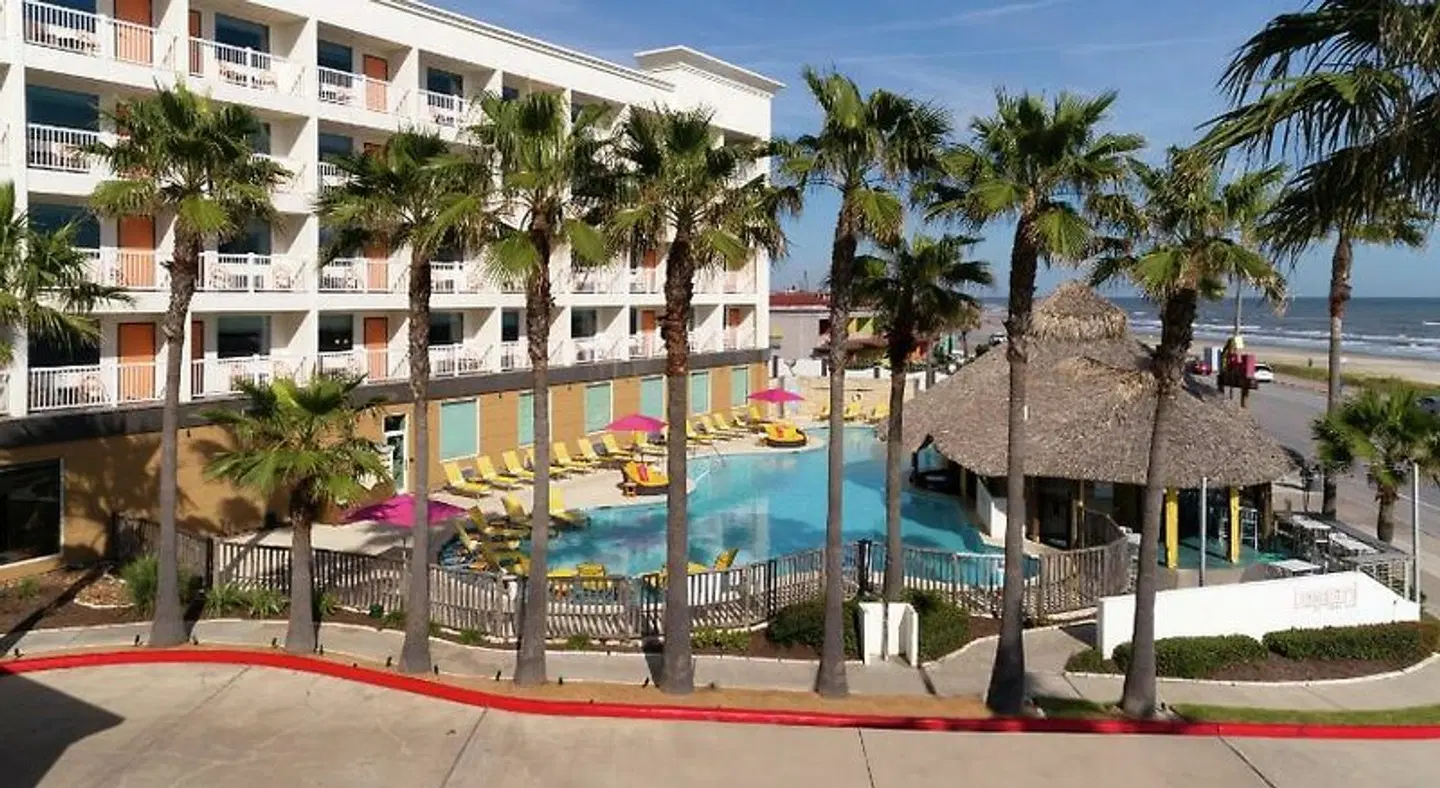 DoubleTree by Hilton Galveston Beach OUTDOOR_POOL