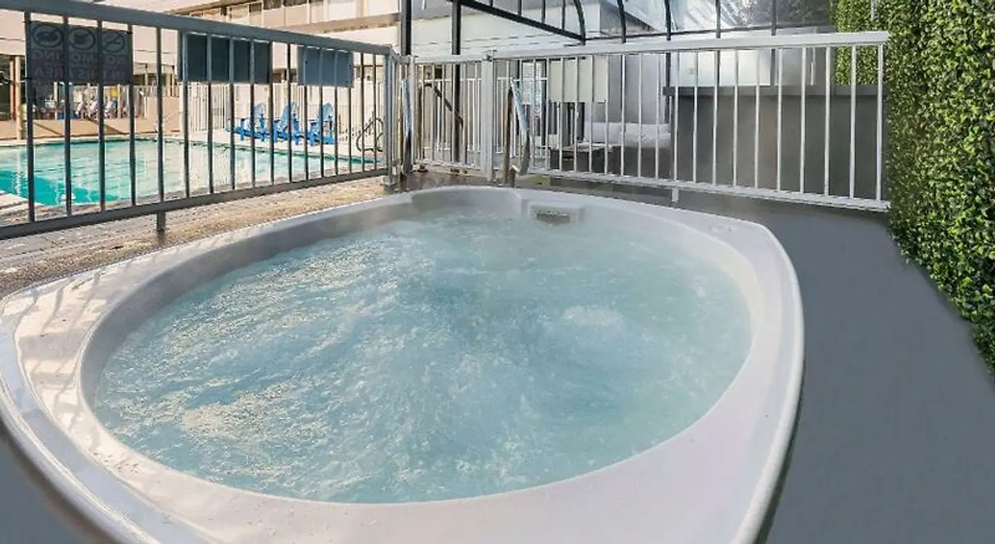 Days Inn by Wyndham Victoria On The Harbour Hallenbad