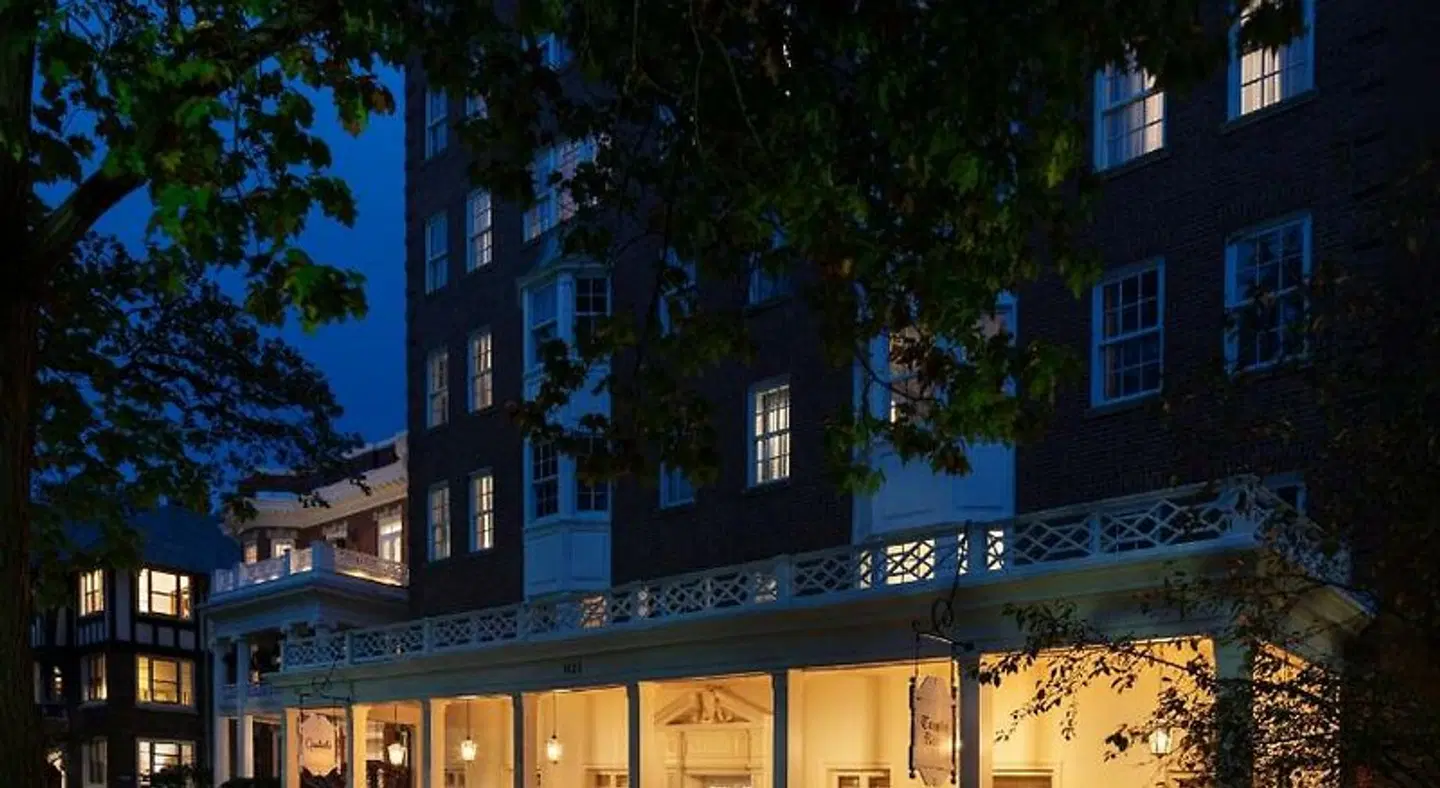 Graduate by Hilton Evanston EXTERIOR