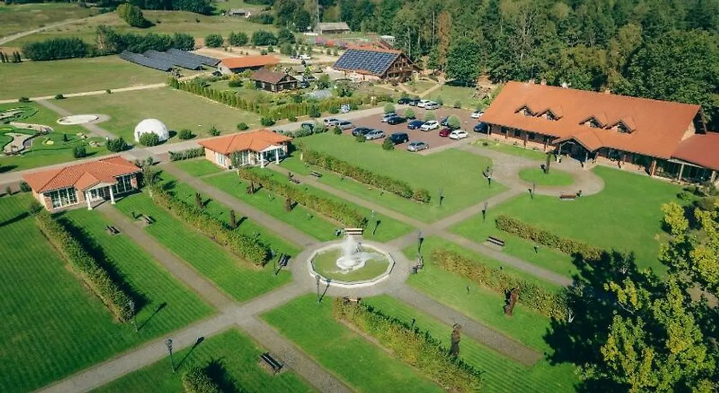 Dz'kijos dvaras SPORTS_AND_LEISURE