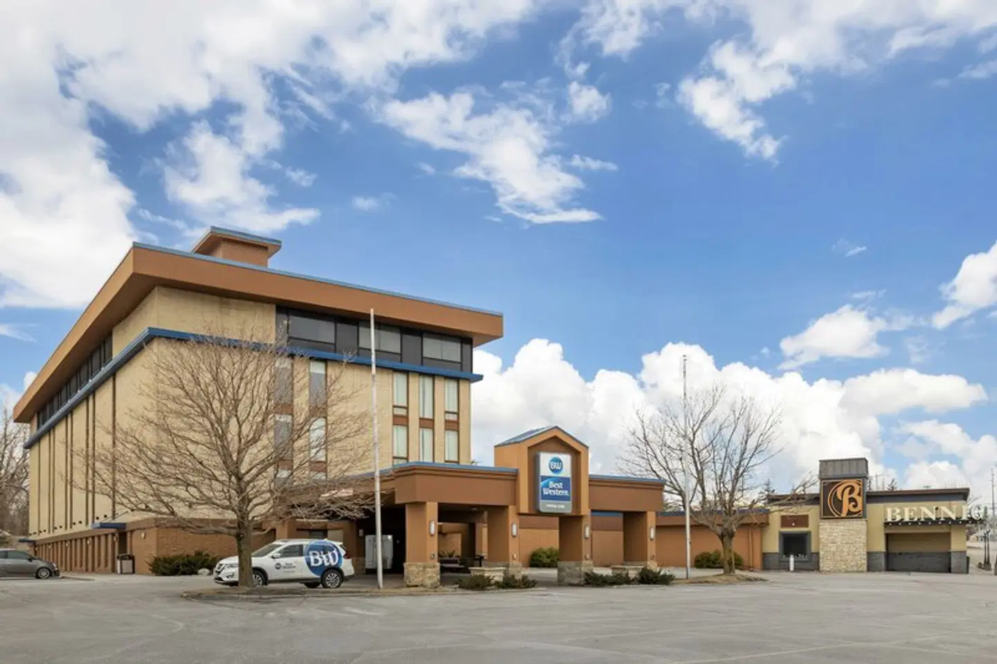 Best Western Holiday Lodge EXTERIOR