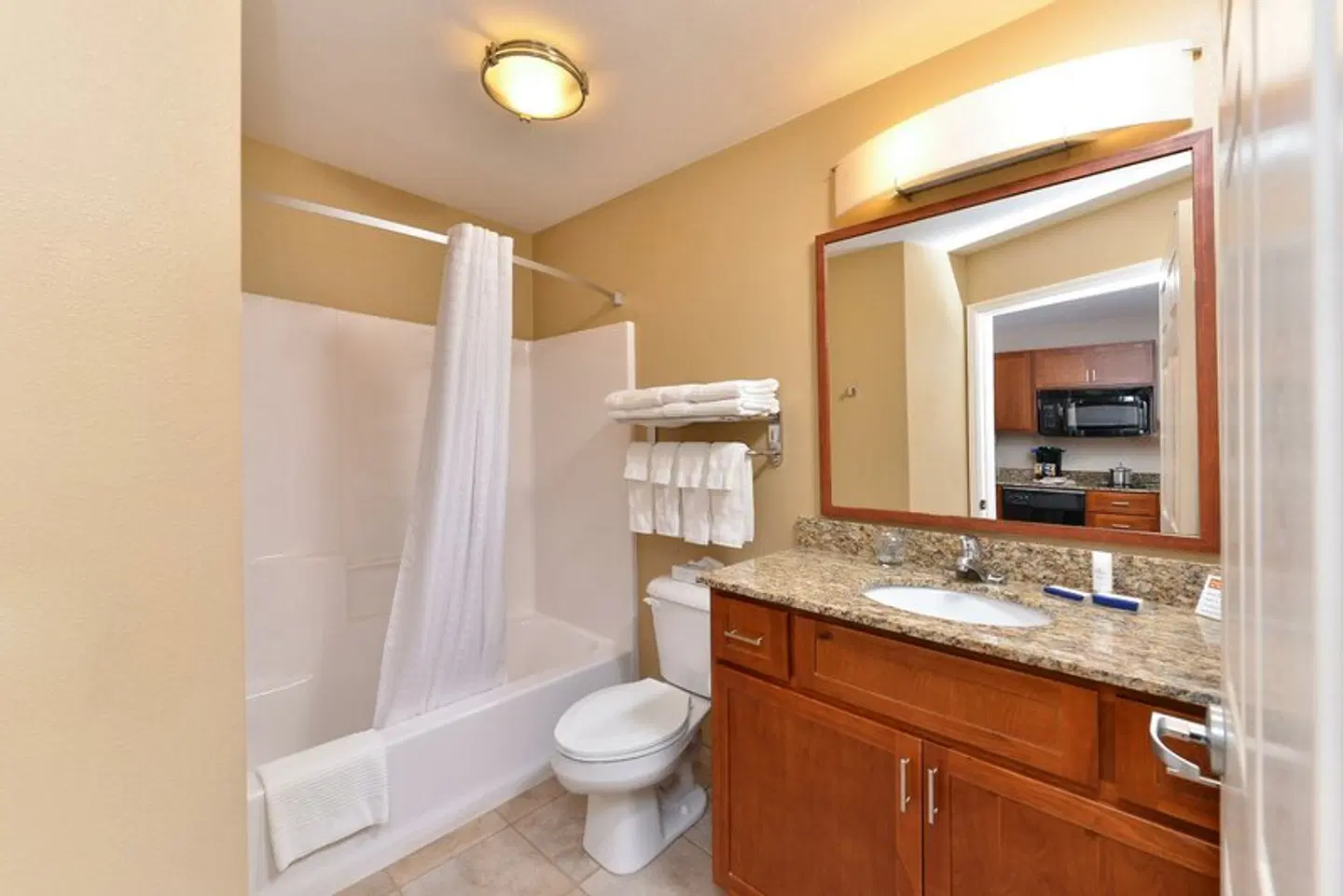 Candlewood Suites Williston by IHG Badezimmer
