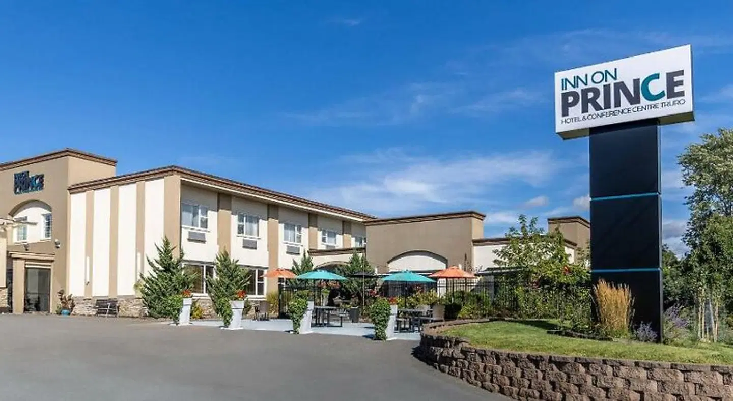 Inn on Prince Hotel & Conference Centre Truro EXTERIOR