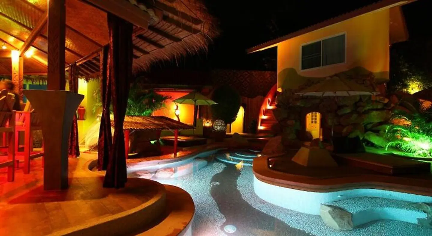 Pandora Lifestyle Hallenbad