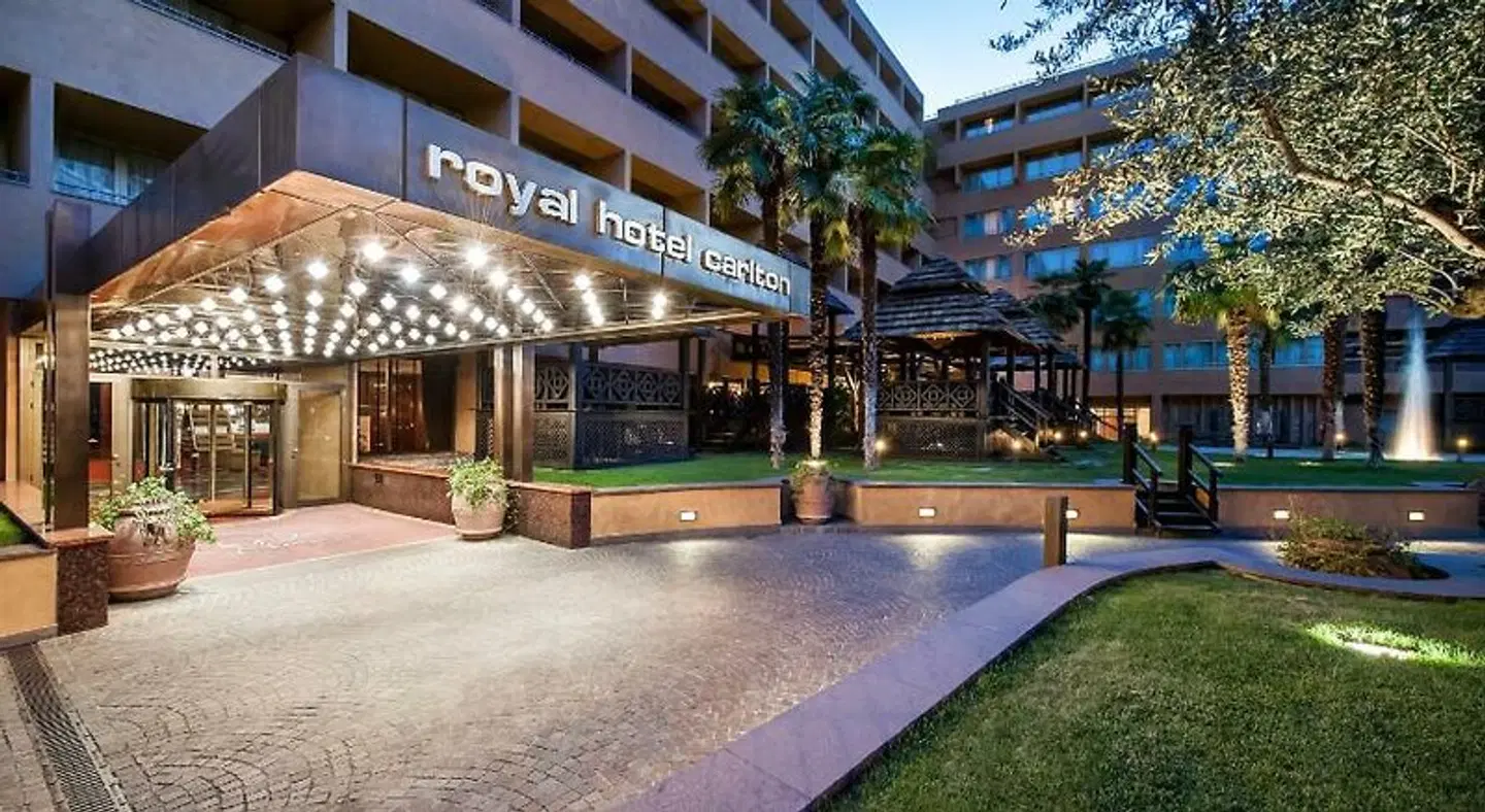 Royal Hotel Carlton EXTERIOR