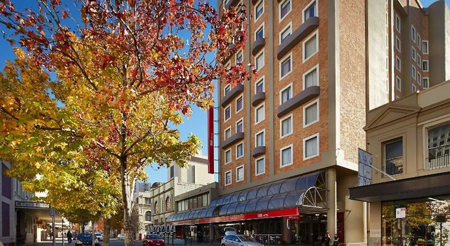 ibis Perth EXTERIOR