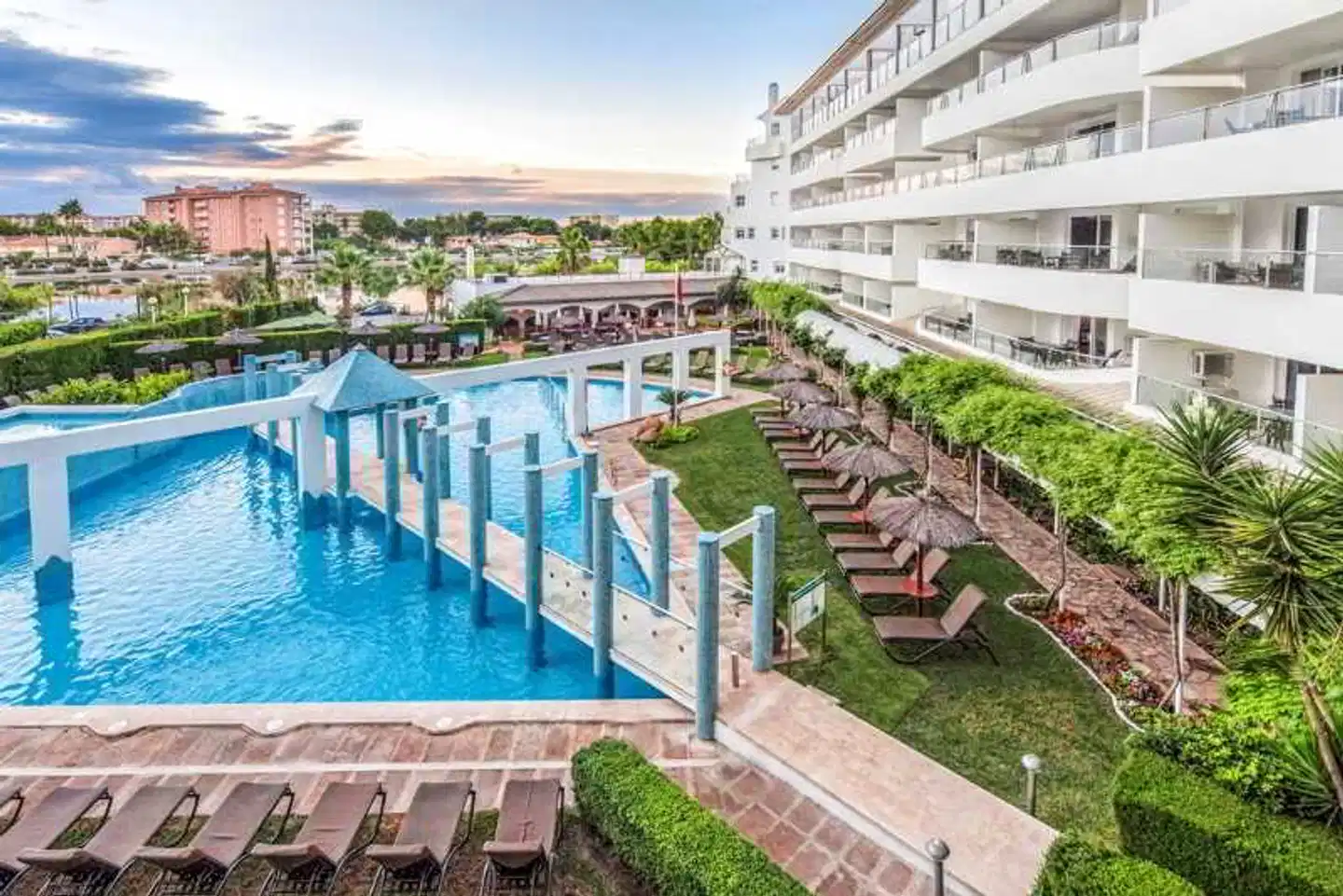 Ona Garden Lago Pool