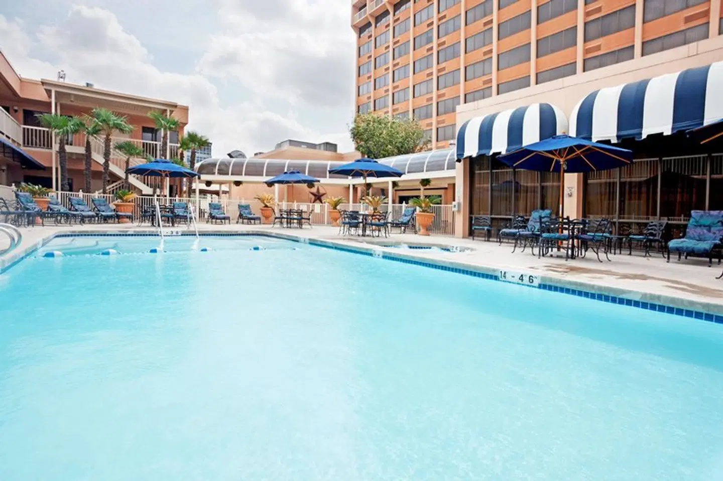 Crowne Plaza San Antonio Airport by IHG OUTDOOR_POOL