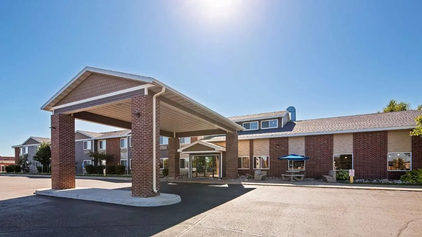 Best Western Alexandria Inn EXTERIOR