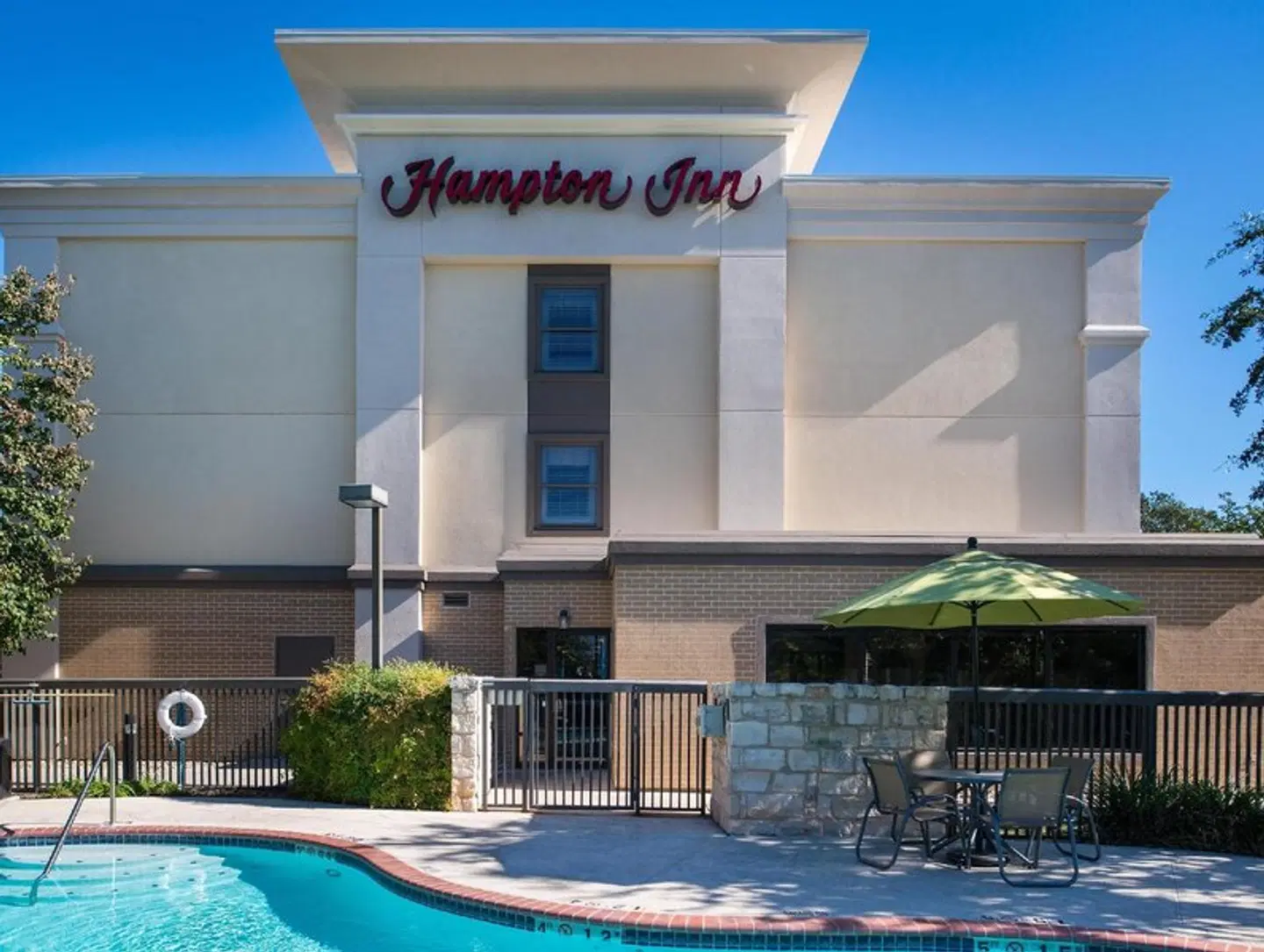 Hampton Inn San Antonio-Northwoods EXTERIOR