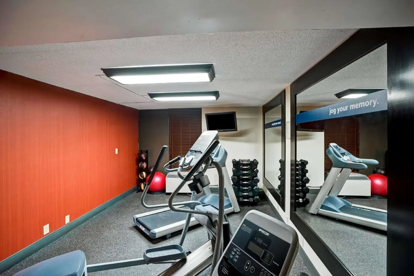 Hampton Inn Norfolk-Naval Base SPORTS_AND_LEISURE