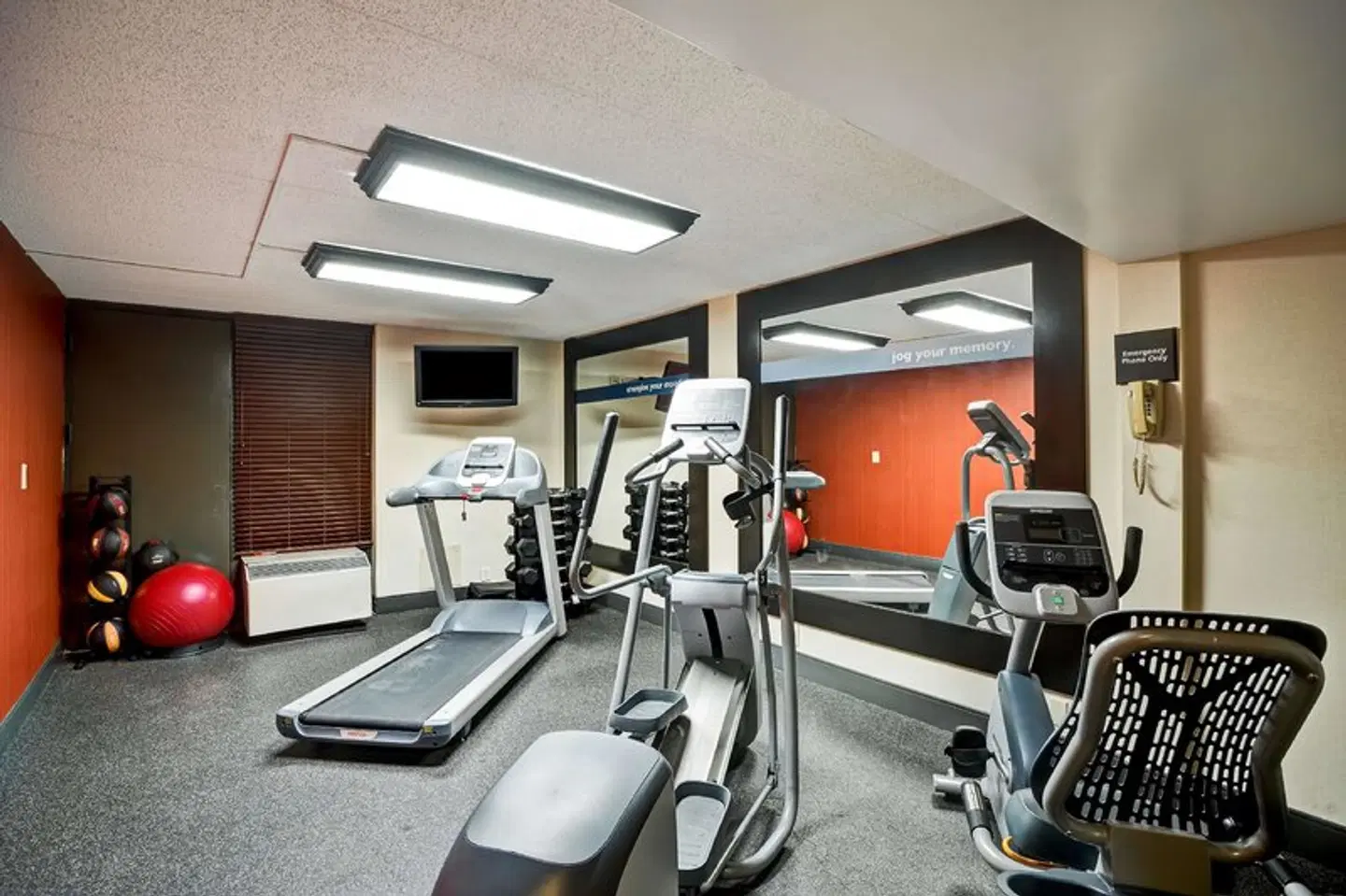 Hampton Inn Norfolk-Naval Base SPORTS_AND_LEISURE