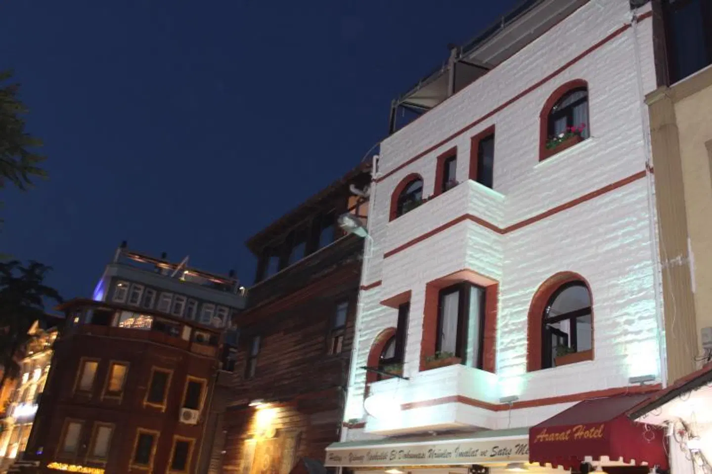 Ararat Hotel EXTERIOR