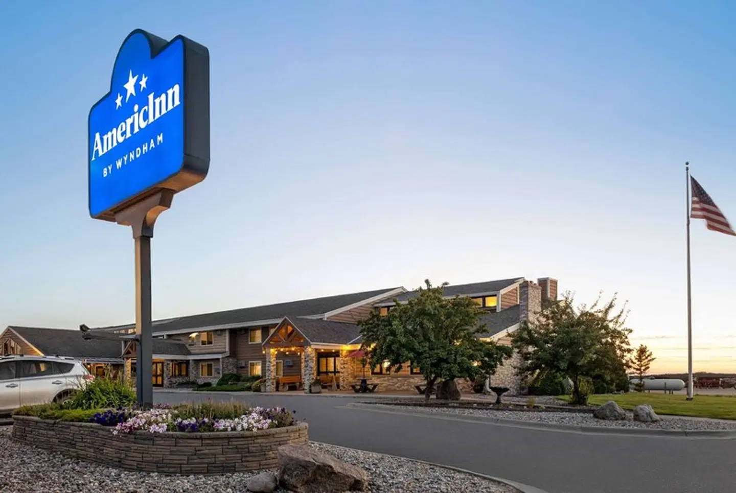 AmericInn by Wyndham Roseau EXTERIOR