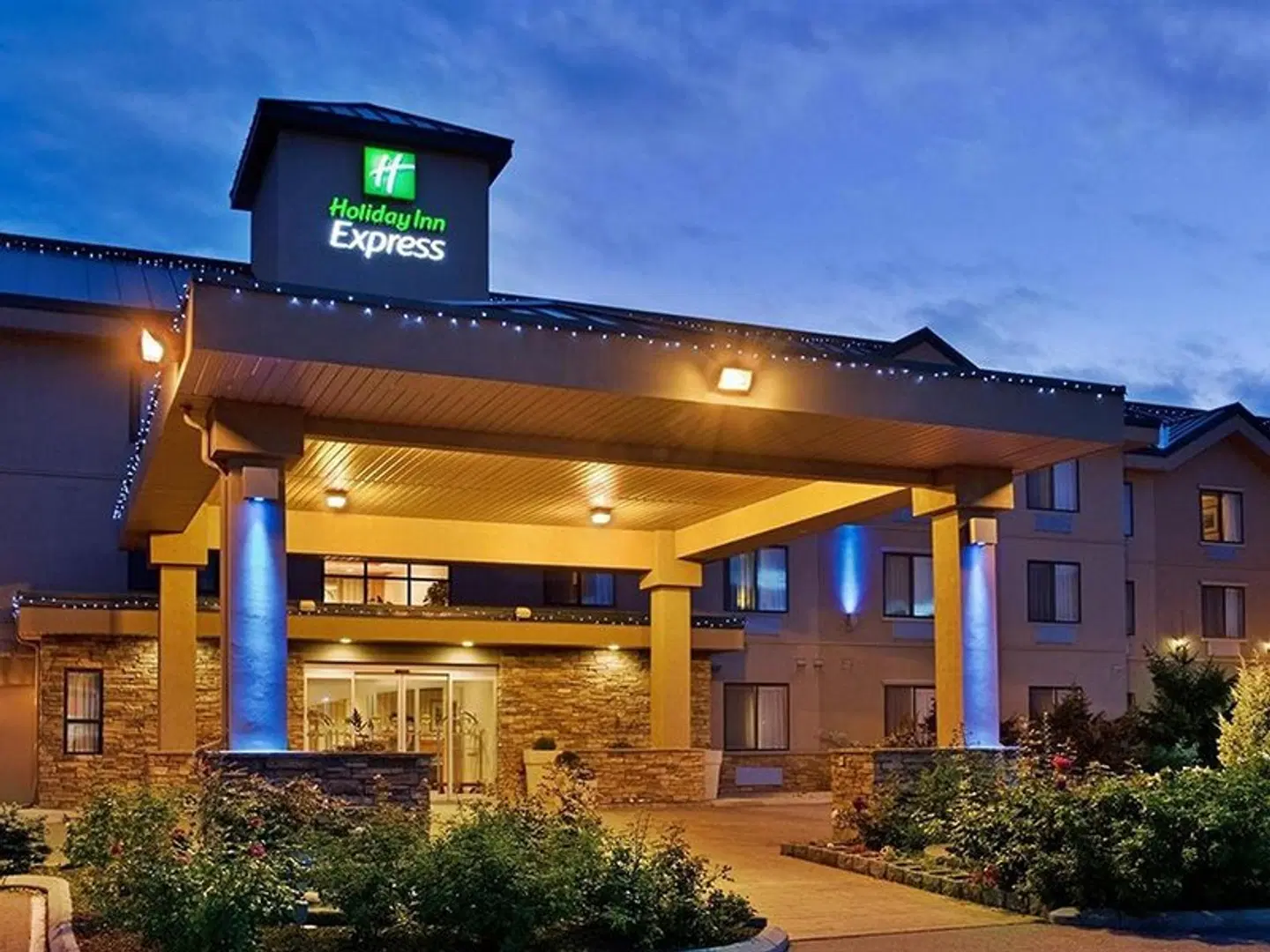 Holiday Inn Express & Suites Vernon by IHG EXTERIOR