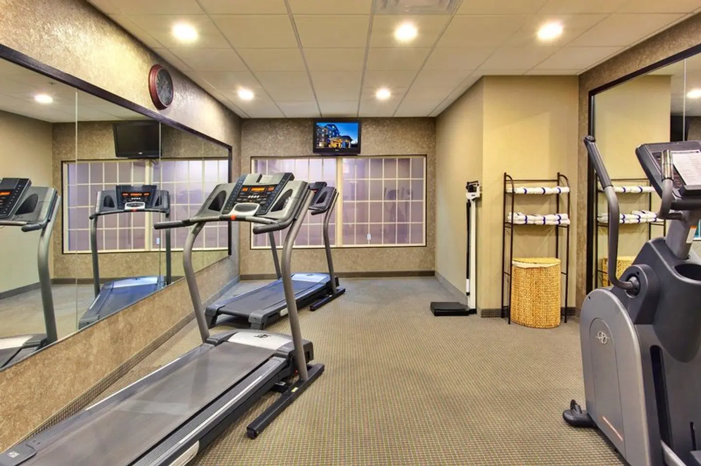 Holiday Inn Express & Suites Hamburg by IHG SPORTS_AND_LEISURE