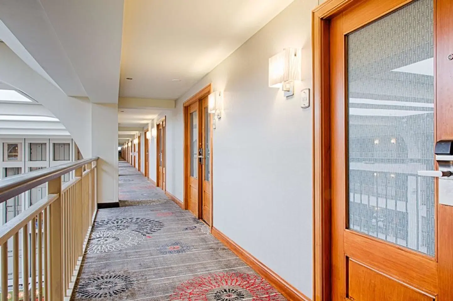 Embassy Suites by Hilton Chicago O'Hare Rosemont ROOM_EXAMPLE