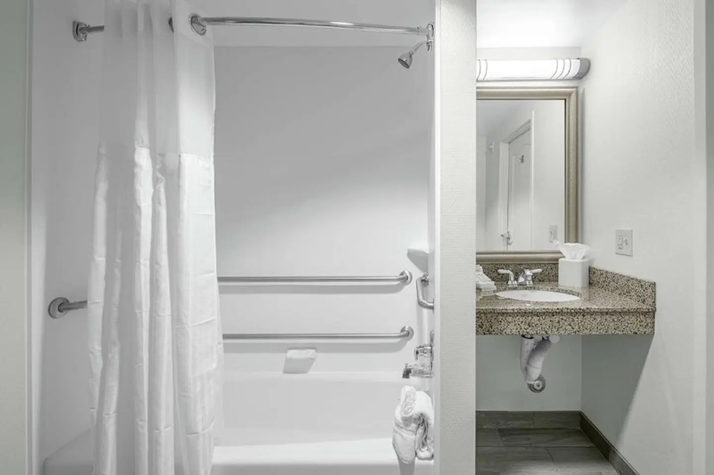Hilton Garden Inn Wilmington Mayfaire Town Center Badezimmer