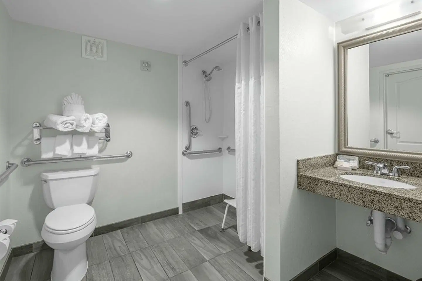 Hilton Garden Inn Wilmington Mayfaire Town Center Badezimmer