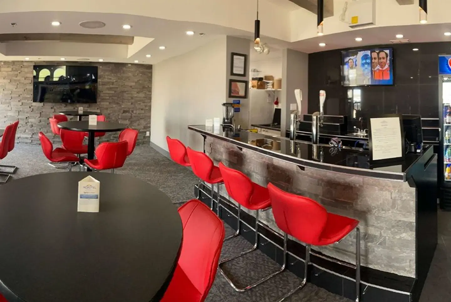 Microtel Inn & Suites by Wyndham Timmins Bar