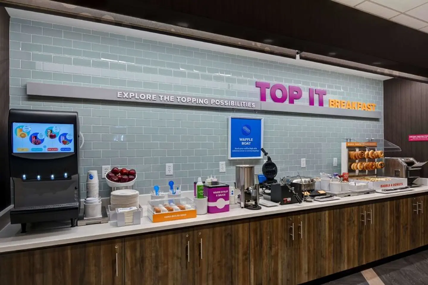 Tru by Hilton Syracuse North Airport Area Bar