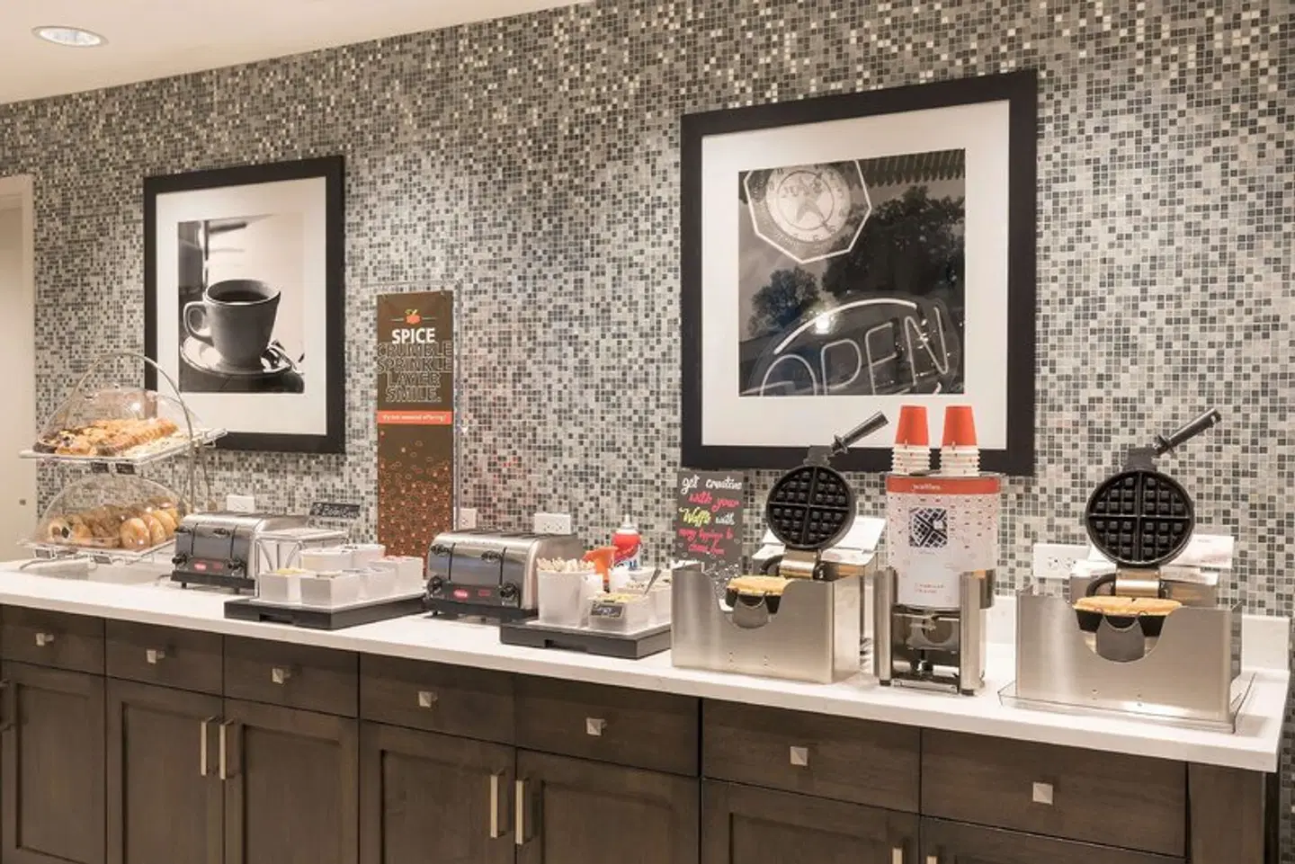 Hampton Inn & Suites Chicago Schaumburg ROOM_EXAMPLE