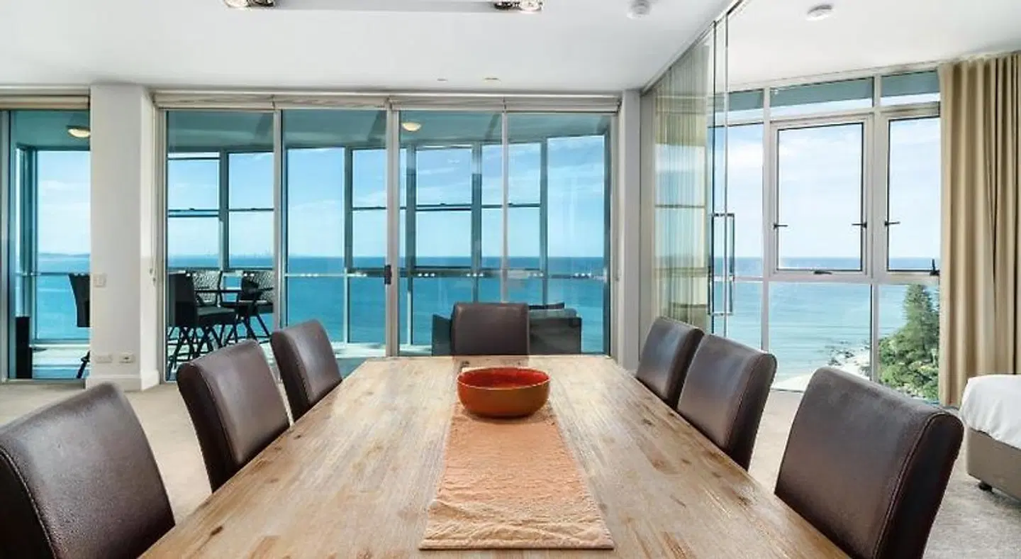 Reflection on the Sea Coolangatta LOUNGE_LOBBY