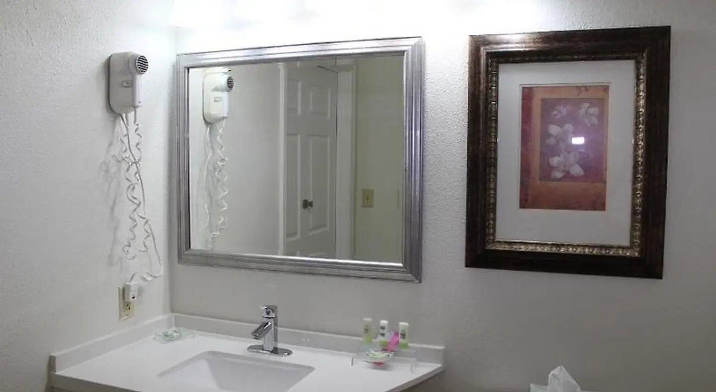 Country Inn & Suites by Radisson, Nashville, TN Badezimmer