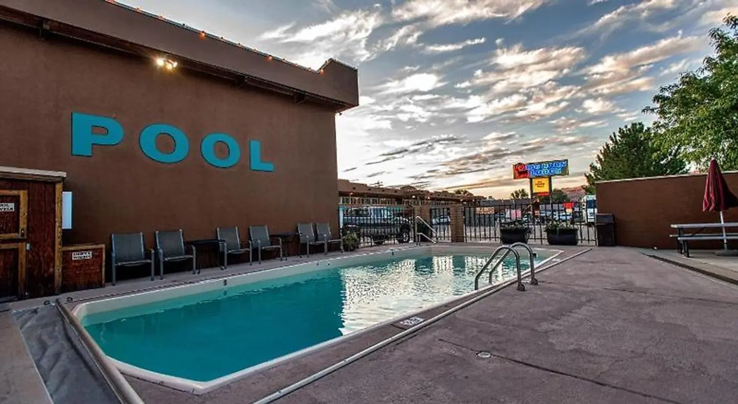 Big Horn Lodge OUTDOOR_POOL