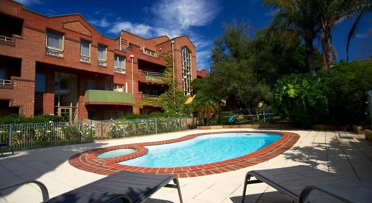 Quest Royal Gardens OUTDOOR_POOL
