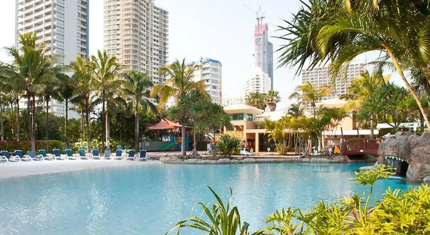Mantra Crown Towers OUTDOOR_POOL