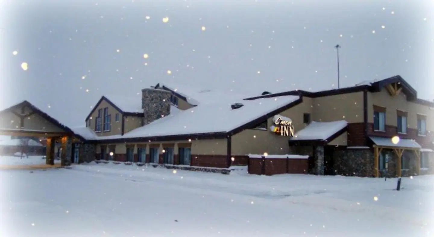 C'mon Inn & Suites Fargo EXTERIOR