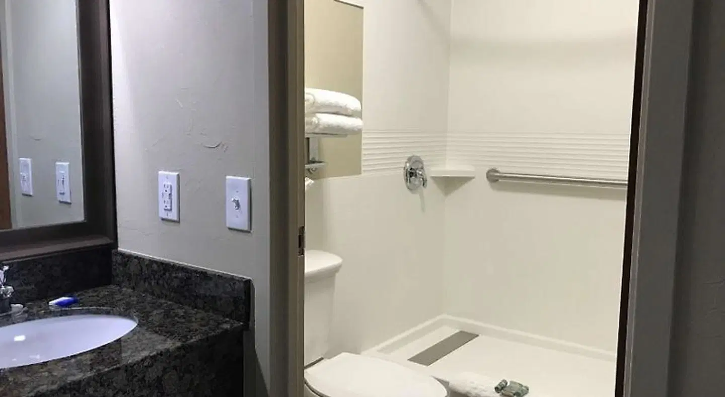 Best Western El Reno Badezimmer
