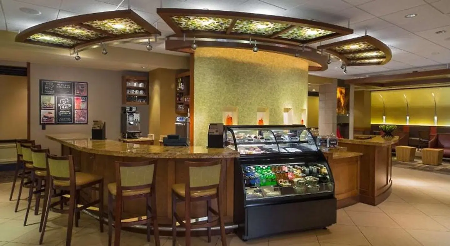 Hyatt Place Milwaukee Airport Bar